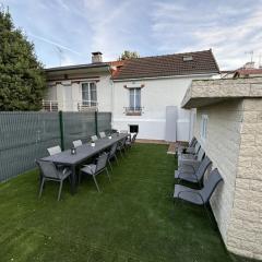 VR House 14 bedrooms 3 min metro 23 beds PARC EXPO