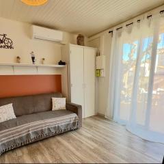 T2 avec terrasse ombragée et parking À 100m de la plage