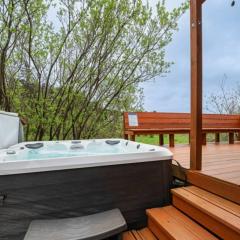 3BR Hot Tub Ocean Views & King Beds Near Beach