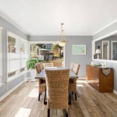 3BR Beach Cottage Pet-Friendly Cozy Yard