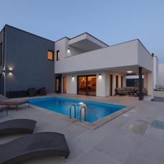 Villa Mayla