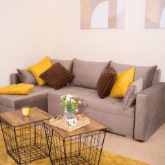 Yellow Haven spacious quiet free parking sleeps 7