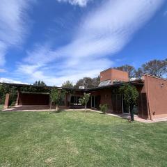 Pergolas Guest House - Pileta, Vinos y Montaña