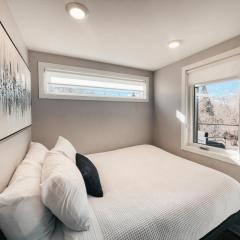 Beautiful and Elegant River Front Cottage