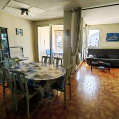 Spacieux T3 au Centre Port, Résidence avec Piscine, Cap d'Agde - FR-1-607-10