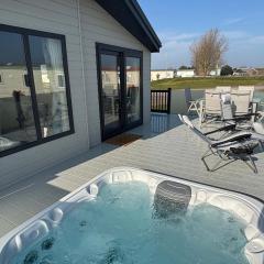 Lodge with hot tub - Waterside, Ingoldmells - pet friendly, WiFi, bed linen - Meadow Lakes Caravan & Lodge Hire