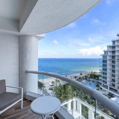 Stylish Oceanview Apartment Prime Location