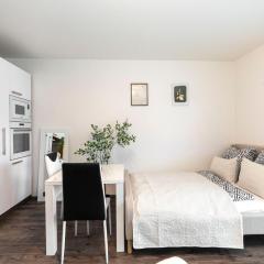 ALURE RESIDENCES 14 & 24h self check-in, private parking in front of the apartment building included, new building, CITY CENTER