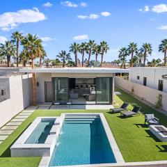 Modern Bliss by VARE Pool, Spa, BBQ, FirePit!