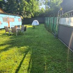 Erlebe unseren Verein im geräumigen Wohnwagen!