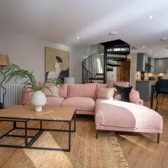 Church Road Retreats - Coral Cottage