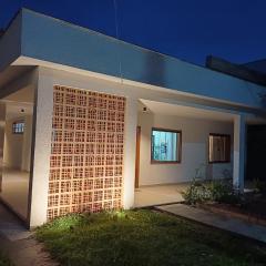 Casa de praia em Itaúna, Saquarema, Pertinho do mar 150 m da areia com 3 quartos e ar condicionado