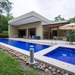Classy 4BR Villa with Pool at Mesa de Yeguas