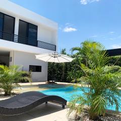 Casa con piscina en GIRARDOT