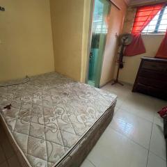 CASA DE DOIS PAVIMENTOS COM SUITEs