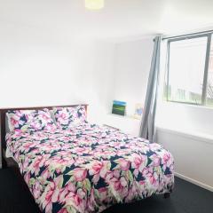 Comfy 2 bedroom flat, close to city