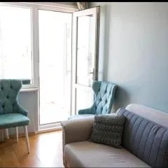 2BR - 1LR Seaview Family Flat 10 Min Walk To Center