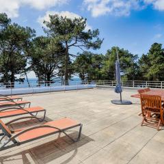Spacious T4 with Wifi on the seafront