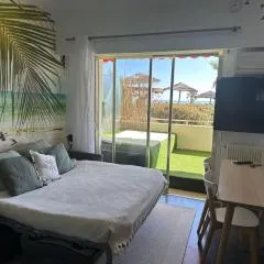 Studio Front de Mer à 10mètres de la plage