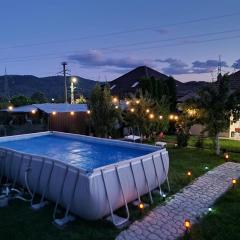 Casa Trandafirilor Calimanesti