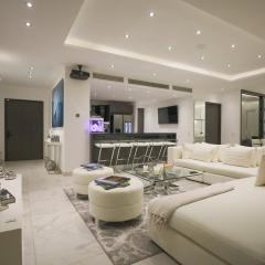 Luxury 3BR Apt, WiFi 1Gb, Laundry, Pools, Gym