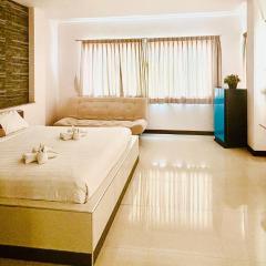 Ree- Riverside hotel