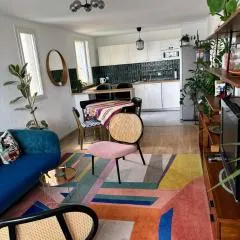 Appartement 3 pièces avec parking couvert gratuit.
