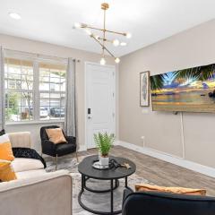 SUPER COOL - SLEEPs 17 - NEWLY BUILT & NEAR PARKs