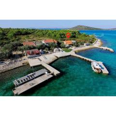 2 Bedroom Lovely Home In Zizanj