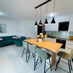 Modern apartment near Trogir center, free parking