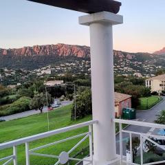 Heart of Holiday Village, near beach, WIFI, Parking