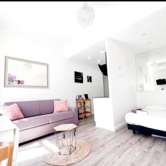 Studio moderne et calme en plein centre