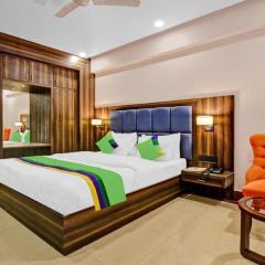 Hotel Light House Urban Silverkey -Free unlimited 5g internet, in house parking- Fully AC - Near Prem Mandir