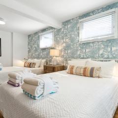 Folliday Inn - The Runabout - Room 12