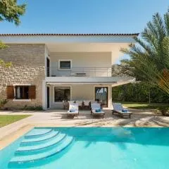 Villa Saronida