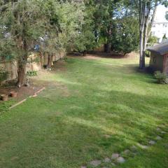 2 Bedroom Unit and Big Yard 30 Minutes to NY