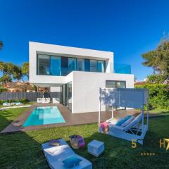 Beachside Pau Villa with Pool