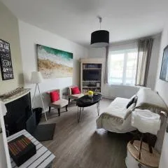 Appartement Quai Ouest, vue entrée port, Stationnement gratuit, Lits faits pour votre arrivée, serviettes de toilettes fournies