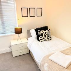Amazing 3 Bedroom Property, smart TV, 5G WIFI, Free on street parking, close to city center and MKM Stadium