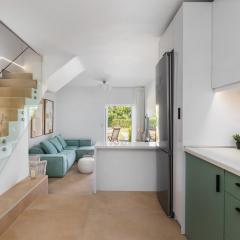 Waves & Agistri by Nest