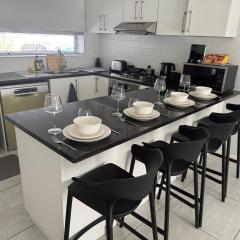 Black & White Self Catering
