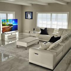 Pelican Retreat- Luxury Villa Near Golf and Beach