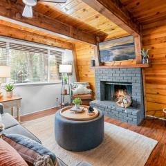 Moonridge Manor Modern, Cozy Retreat with Hottub!