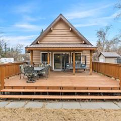Lake Vibes 3 BD 1 BA Cottage steps from the Lake