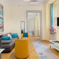 Minded Manor 3-BDR Apartment