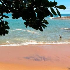 Apartamento Guarapari pé na areia com Wi-Fi e Garagem