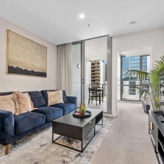 Bright Apt with Balcony, Rooftop Pool & Parking!