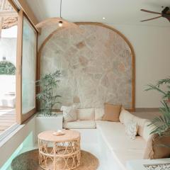 The Pearl of Canggu - 3BR Villa in Kerobokan