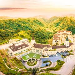 Twin Lakes Hotel near Tagaytay