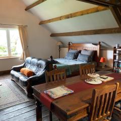 Spacious, rustic studio space for 2 persons